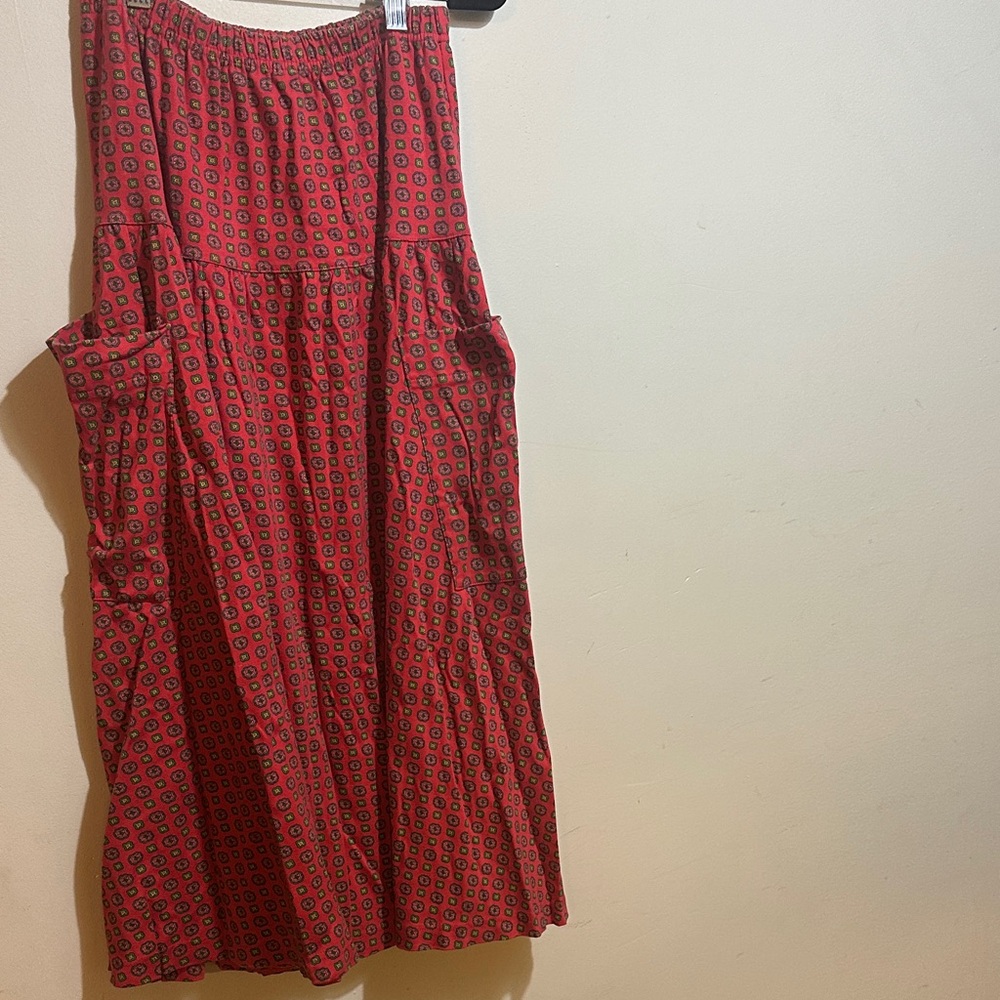 Adrienne Vittadini Red Patterned skirt